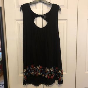 Torrid embroidered tank